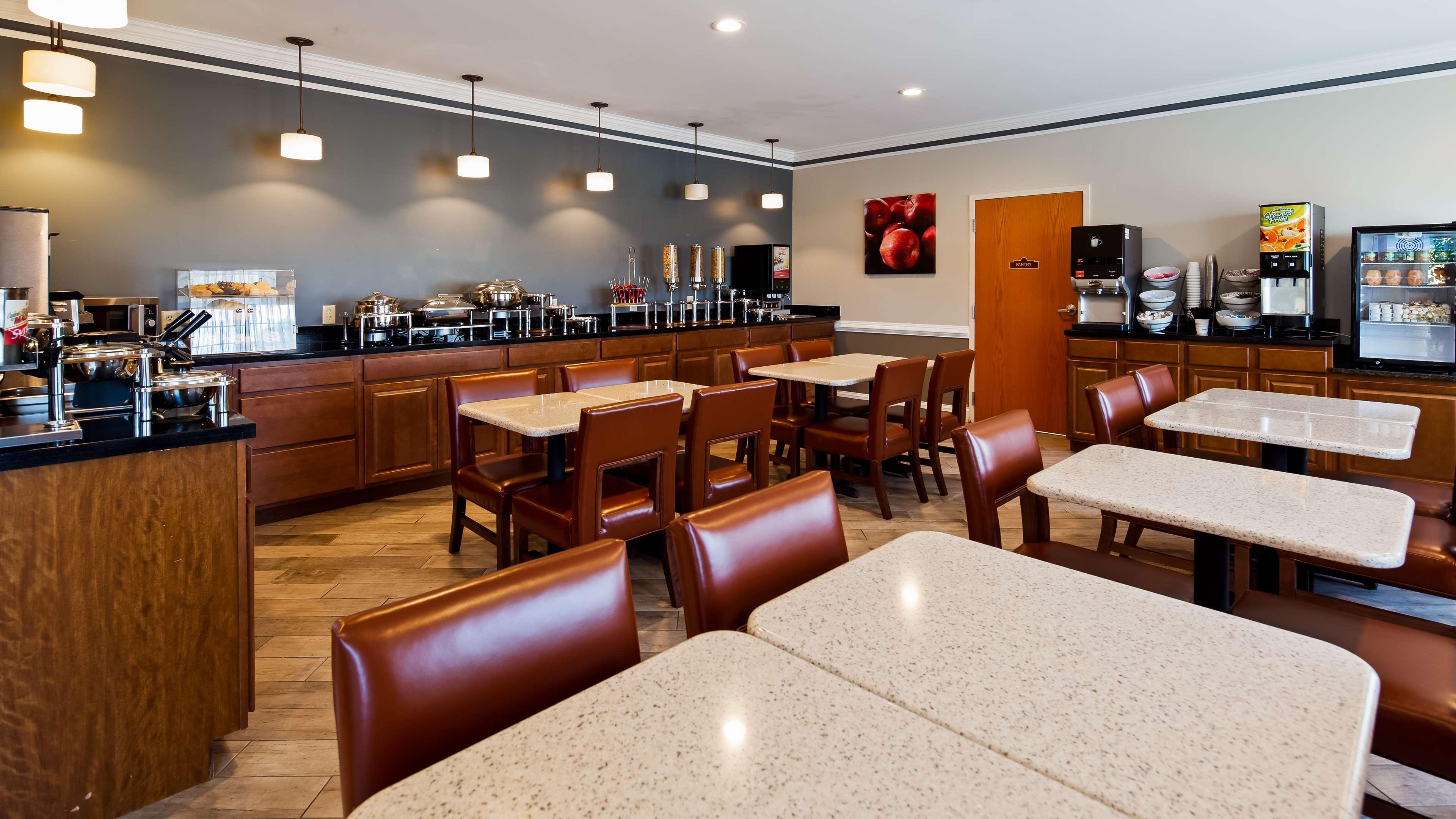 Best Western Plus Hannaford Inn & Suites Kenwood Exteriör bild
