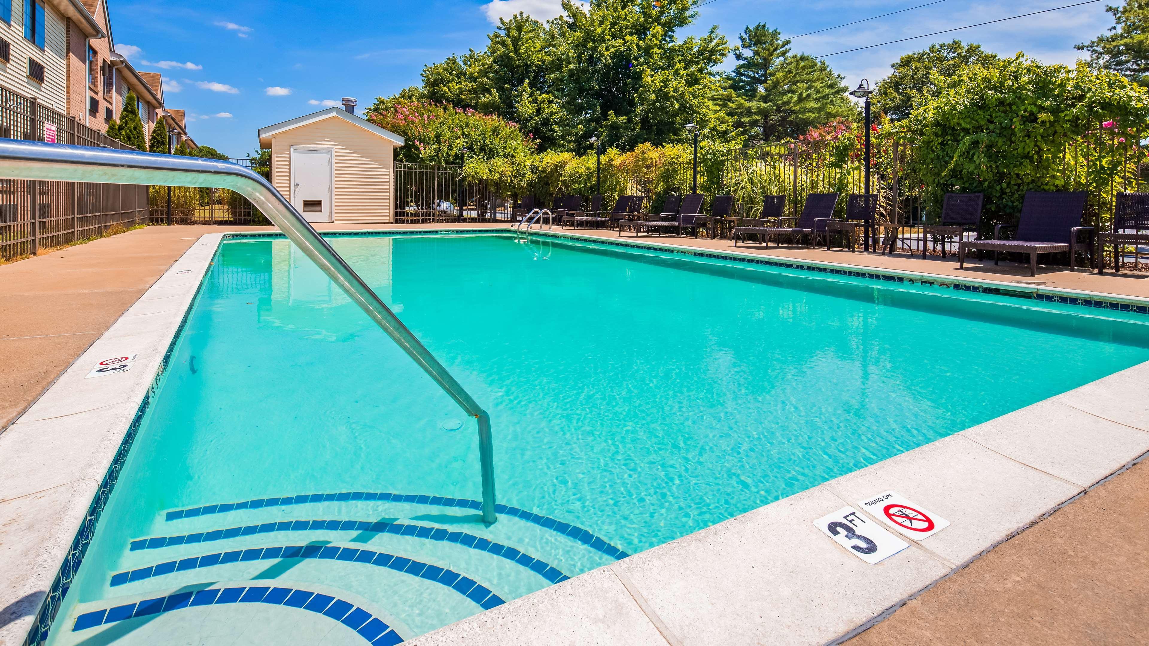 Best Western Plus Hannaford Inn & Suites Kenwood Exteriör bild