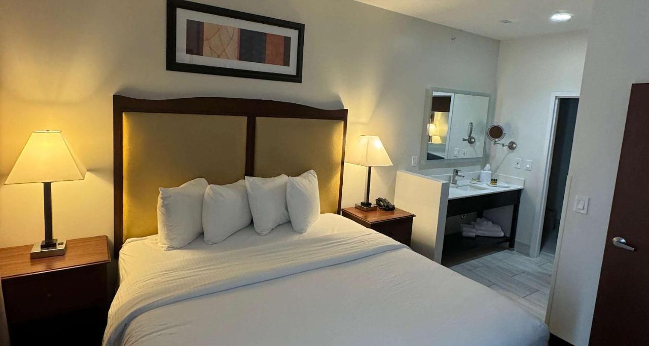 Best Western Plus Hannaford Inn & Suites Kenwood Exteriör bild