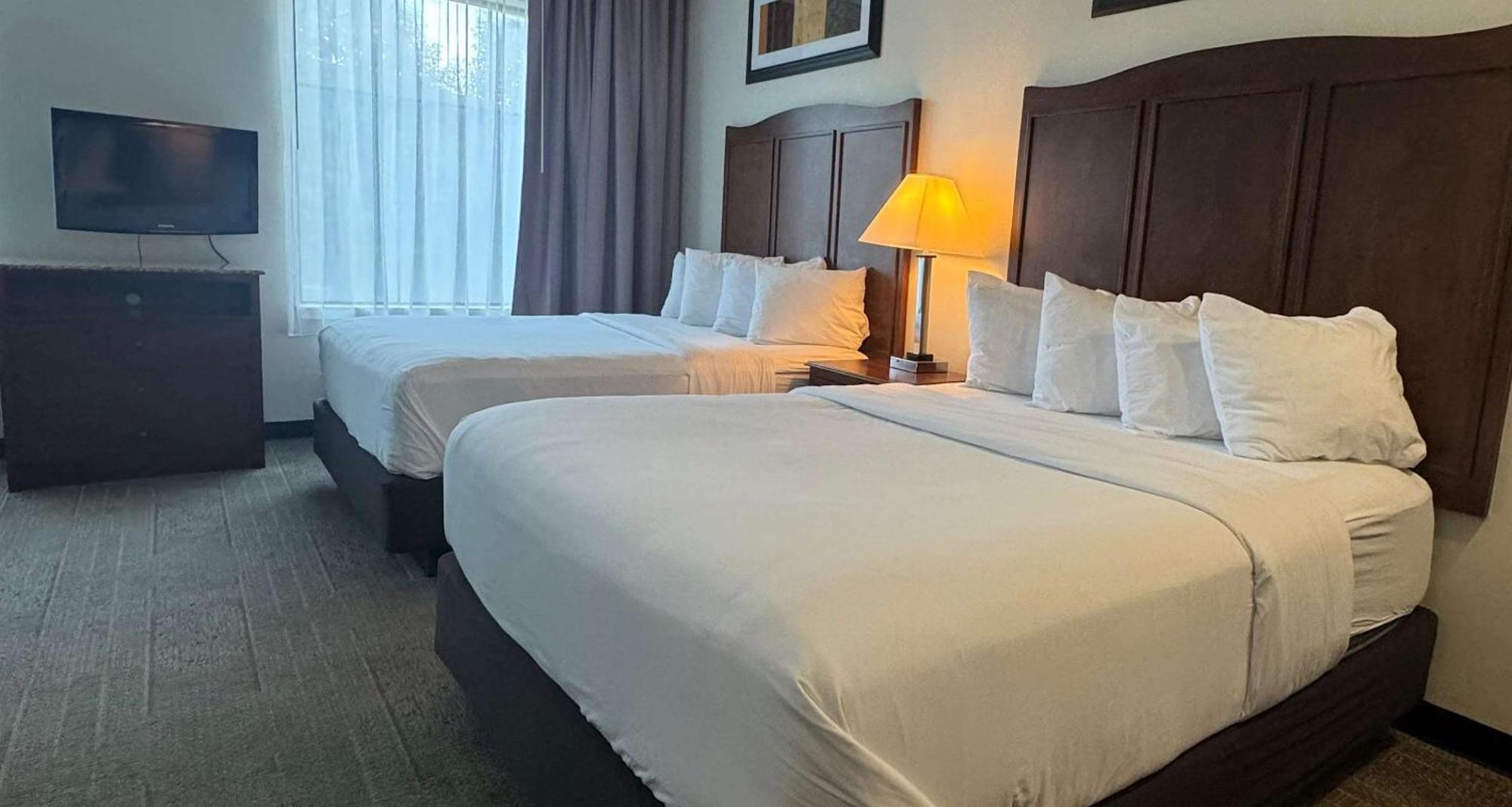 Best Western Plus Hannaford Inn & Suites Kenwood Exteriör bild